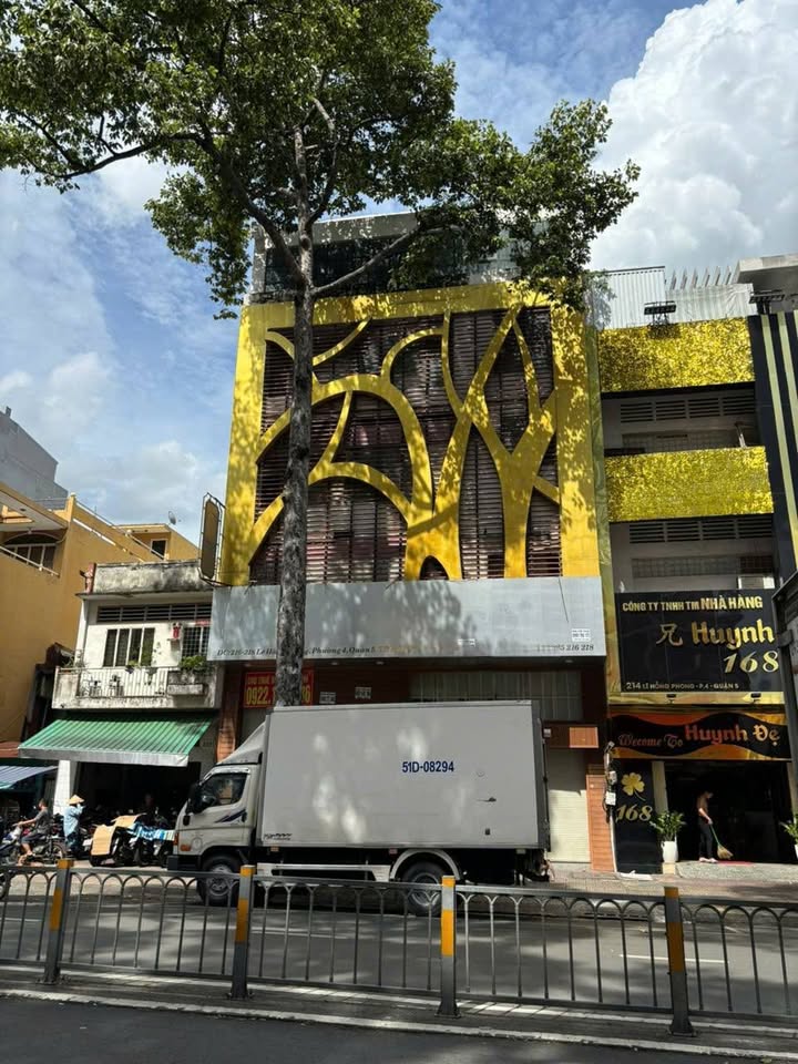 Tòa nhà mặt tiền Lê Hồng Phong, Quận 5, 200m² giá 180 triệu - Cho thuê ngay!