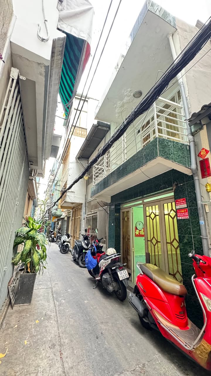 Nhà 02 Tầng Hẻm 1/ Đoàn Văn Bơ, Quận 4, 24m² giá 3.79 tỷ - Pháp lý sổ hồng chính chủ!