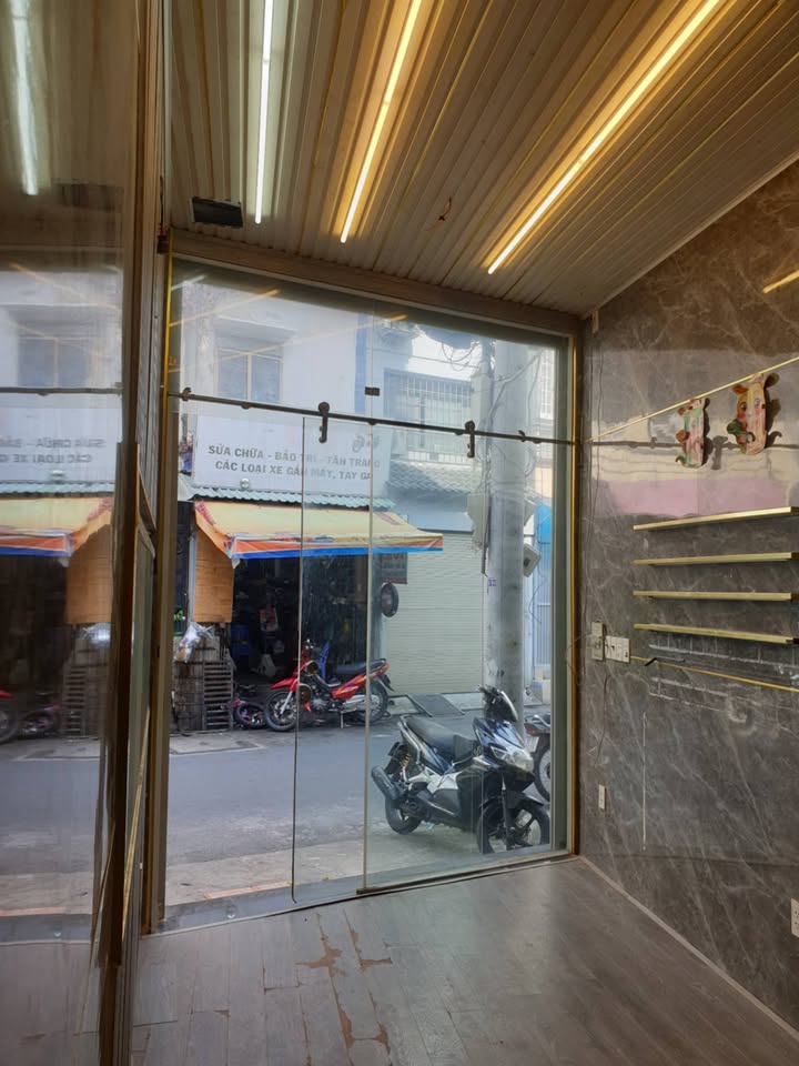 Nhà nguyên căn cho thuê tại đường Phùng Văn Cung, Phú Nhuận, 19m² chỉ 6 triệu/tháng - Phù hợp cho gia đình nhỏ!