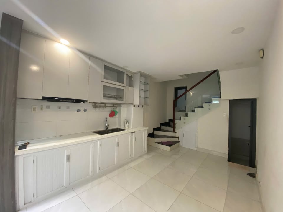 Nhà cho thuê đường Hoành Hoa Thám, Bình Thạnh 40m² giá 18 triệu - Sẵn sàng vào ở!