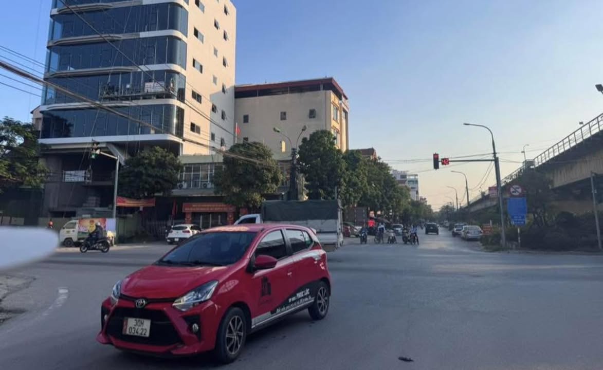 Nhà 3 tầng Hải Bối, Đông Anh 60m² giá 6 tỷ - Đường thông ô tô tránh, gần cầu Thăng Long!