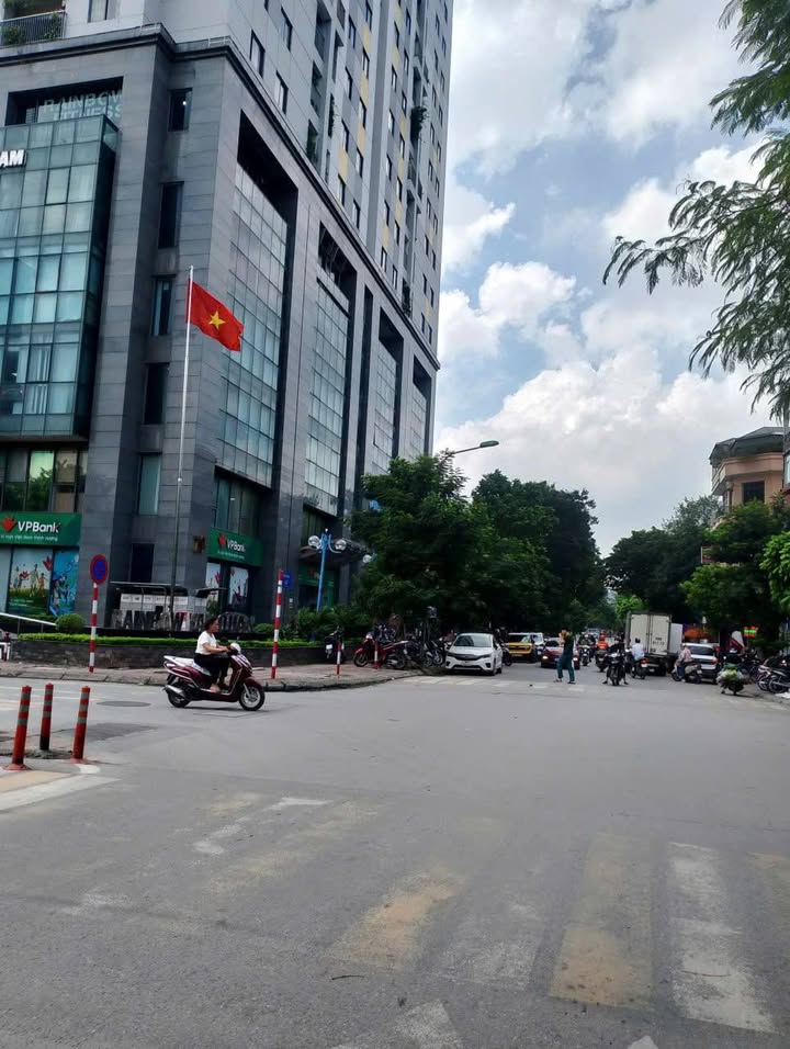 Nhà phố Văn Quán 70m² giá 20 tỷ - Phân lô vỉa hè ô tô tránh nhau!