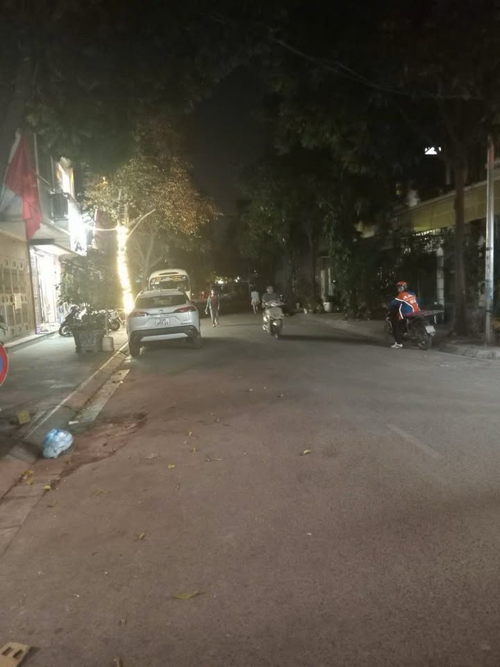 Nhà cấp 4 Cầu Diễn 38m² giá 8.9 tỷ - Kinh doanh sầm uất, ô tô tránh nhau!