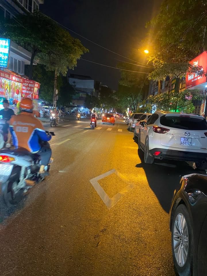 Nhà mặt phố Cầu Diễn 38m² giá 8.9 tỷ - Kinh doanh sầm uất, ô tô vào tận nhà!