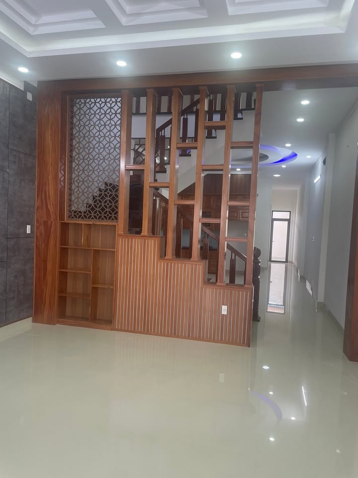 Nhà 3 tầng Hẻm 274 Lê Duẫn, Pleiku 210m² giá 3.8 tỷ - Đầy đủ công năng