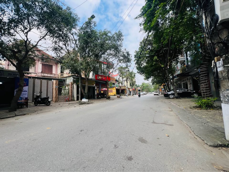 Nhà 3 tầng mặt đường Trần Quang Diệu Vinh 125m² - Kinh doanh thuận lợi!