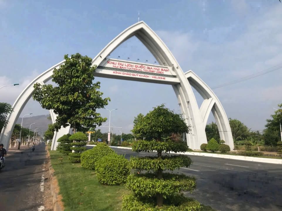 Đất nền mặt tiền 10m, 209m² giá chỉ 2,9 tỷ - Cơ hội đầu tư tuyệt vời!