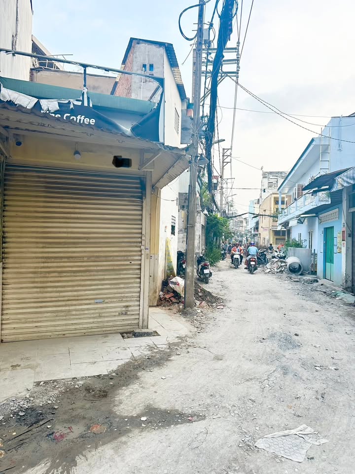 Nhà 2 mặt tiền hẻm 5m đường Âu Cơ, Tân Bình 12m² giá 2.2 tỷ - Kinh doanh sầm uất!