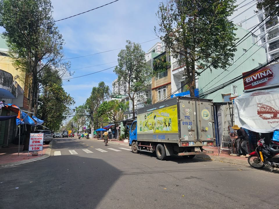 Nhà 4 tầng mặt tiền Hoàng Văn Thụ, Quy Nhơn 45m² giá 5 tỷ - Cơ hội đầu tư không thể bỏ qua!