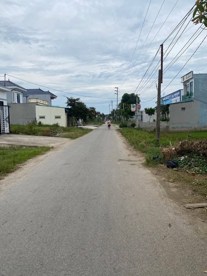 Đất nền mặt đường nhựa xã Quảng Hải 150m² giá 800 triệu - Kinh doanh thuận lợi!