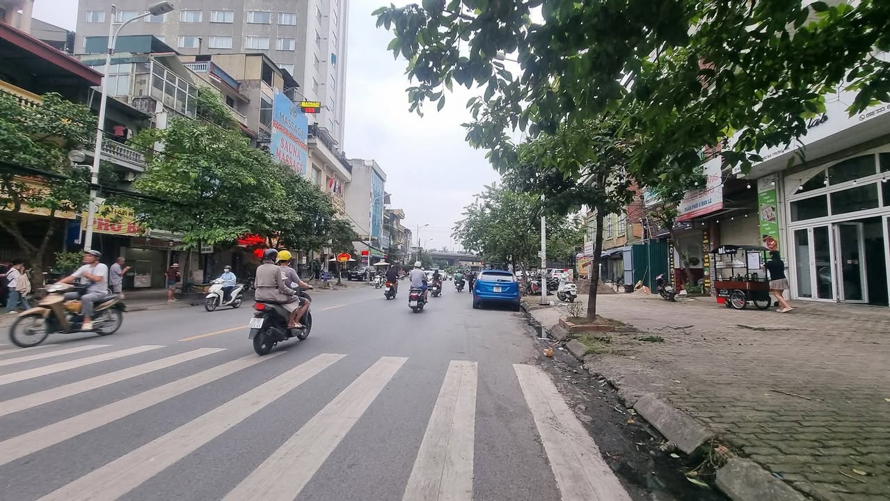 Nhà Mặt Phố Lạc Trung 60m² giá thỏa thuận - Kinh doanh sầm uất, 2 mặt tiền!