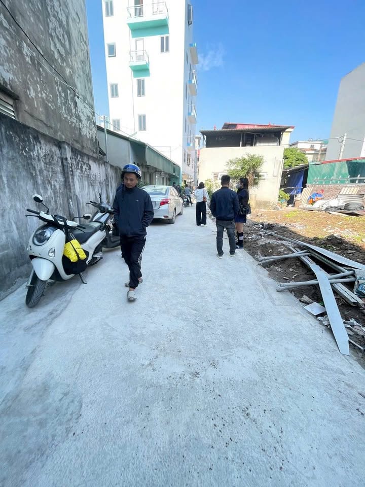 Đất nền Thạch Bàn Long Biên 50m² giá 9.2 tỷ - Đối diện Eon, cơ hội đầu tư hấp dẫn!