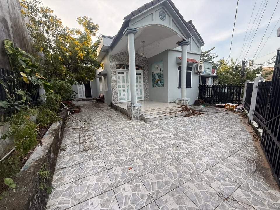 Nhà đất Gành Dầu Phú Quốc 222,8m² giá 2,5 tỷ - Sẵn sàng vào ở với nội thất đầy đủ!