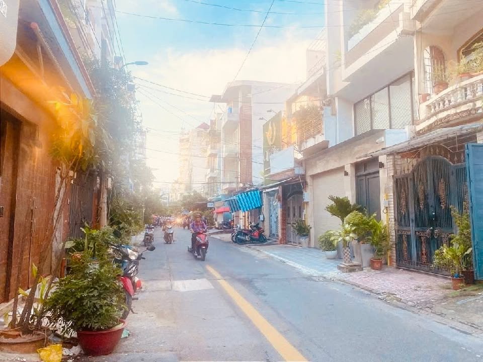 Nhà Kinh Doanh 3 Tháng 2, Quận 10 - Diện Tích 48m² Giá 12.9 Tỷ - Hẻm Xe Tải Tránh Nhau!