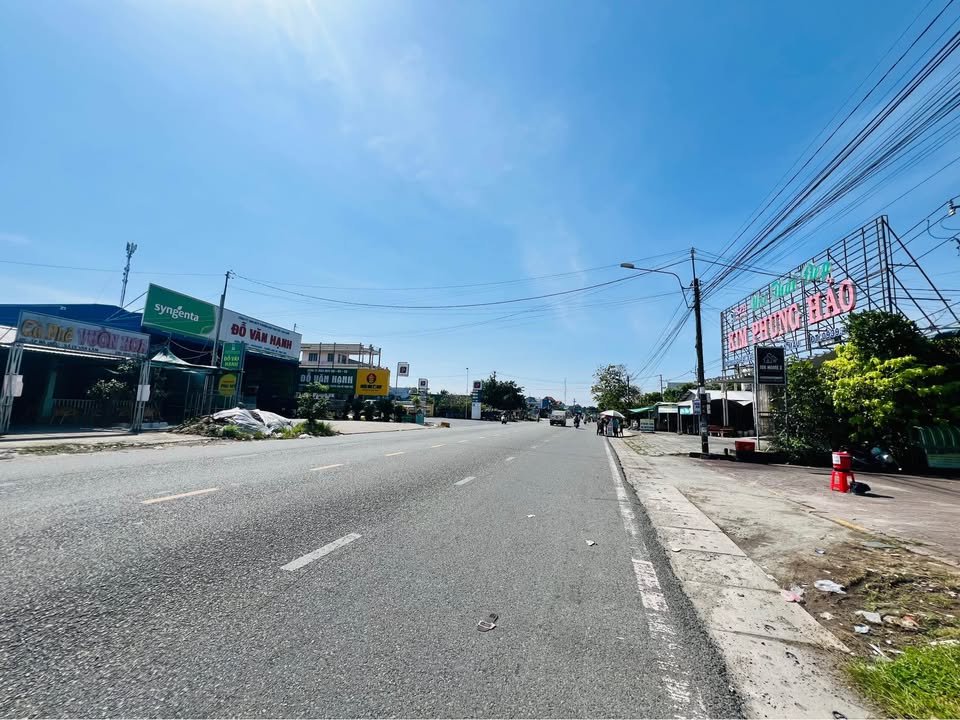 Nhà 3 tầng mặt tiền đường Nguyễn Tất Thành, Cà Mau 150m² giá 8.6 tỷ - Vị trí đắc địa kinh doanh