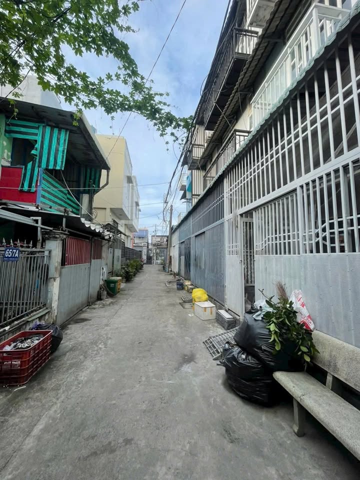 Nhà 2 lầu đường Tam Bình Thủ Đức 24m² giá 2 tỷ - Ô tô vào tận nhà!