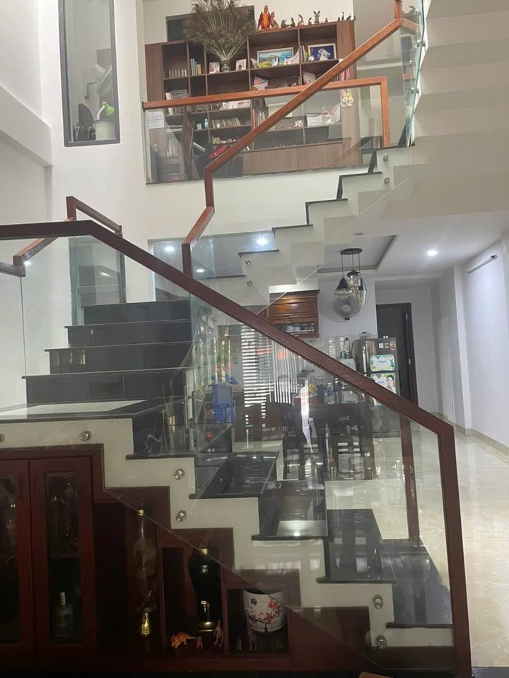 Nhà 3 tầng tại Ngũ Hành Sơn, Đà Nẵng 100m² giá 6 tỷ - Sẵn sàng vào ở ngay!