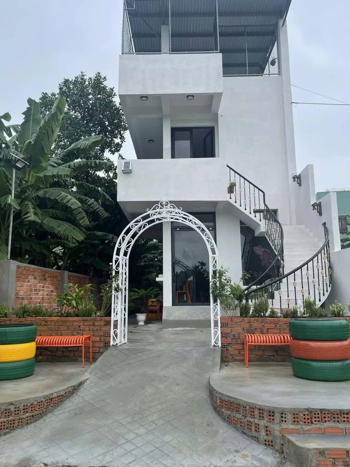 Nhà 2 Mê Kiên Cố tại Thôn Bàn Tân, 149.2m² giá 2.05 tỷ - Vị trí thuận lợi gần lộ