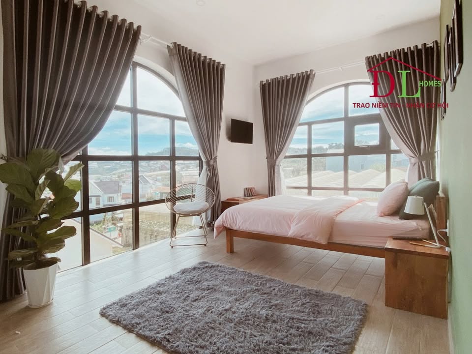 Khách sạn Nam Hồ Đà Lạt 322m² giá 23 tỷ - View thung lũng đèn tuyệt đẹp!