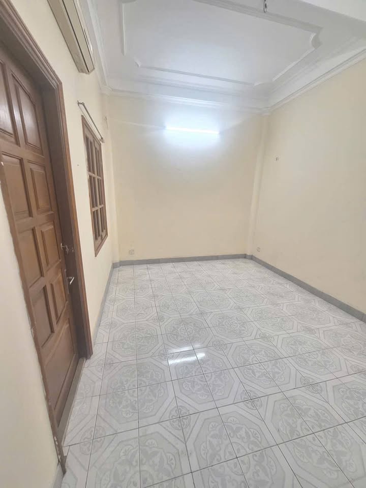 Nhà cho thuê ngõ Thịnh Hào 1 quận Đống Đa 45m² giá 14 triệu - Tiện nghi đầy đủ!