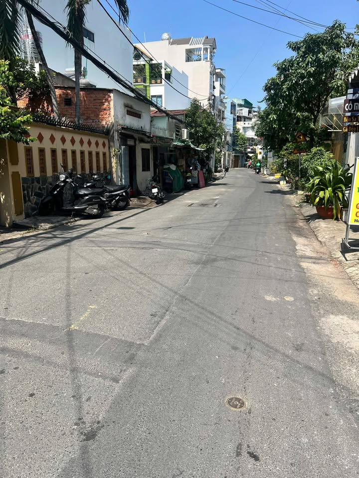 Bán nhà hẻm xe hơi 8m Trường Chinh, Tân Bình 55m² giá 9.9 tỷ - Tiện ích đầy đủ, thuận tiện di chuyển!