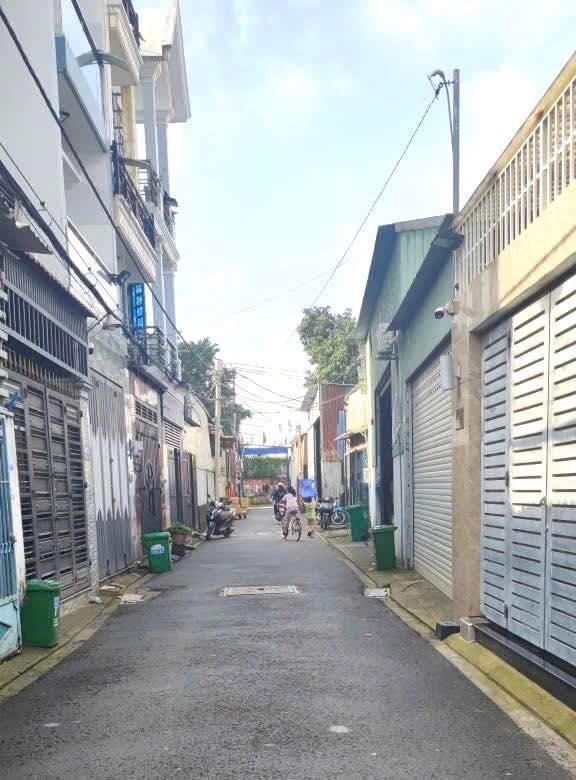 Nhà trệt lửng Hiệp Thành 48m² giá 3.95 tỷ - Khu dân cư an ninh, thuận tiện!