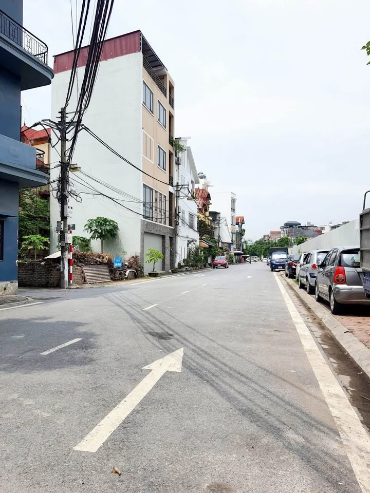 Đất đẹp lô góc đường Vũ Đức Thận, Việt Hưng, 179m² giá 38.3 tỷ - Cơ hội đầu tư tuyệt vời!