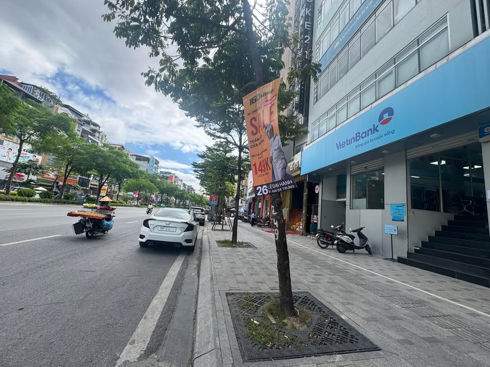 Cho thuê FrontHouse Trịnh Công Sơn 40m² giá 19.9 triệu - Mặt tiền sầm uất gần Hồ Tây!