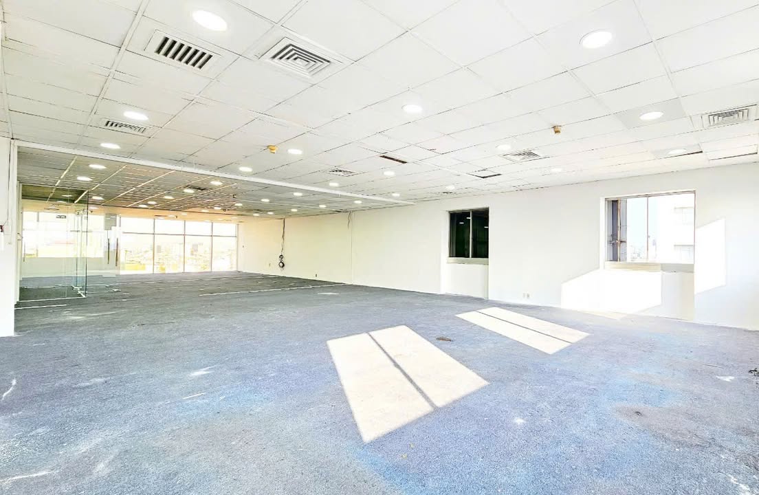 Văn phòng cho thuê Lê Văn Lương 110m² giá chỉ từ 1x triệu - Cơ hội vàng cho doanh nghiệp!