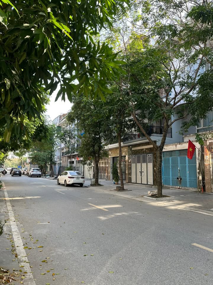 Nhà liền kề cho thuê tại khu đô thị Văn Phú, Hà Đông 90m² - Phù hợp làm văn phòng, kinh doanh