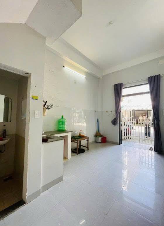 Nhà cho thuê 2 tầng mặt tiền đường Nại Hiên Đông 40m² giá 5 triệu - Tiện nghi đầy đủ!