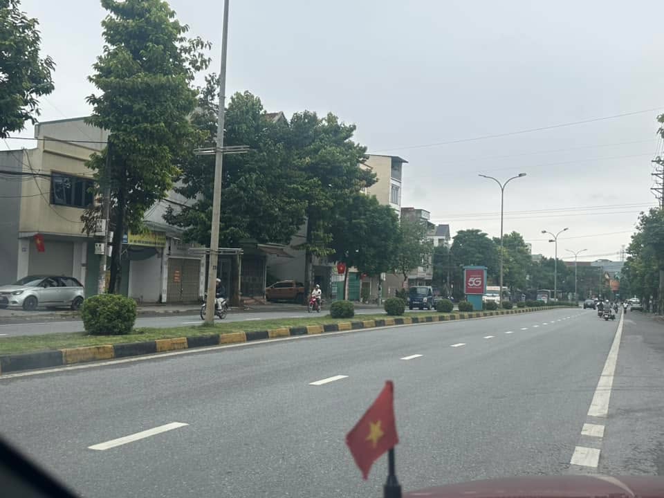 Nhà 4 tầng Vân Phú, đường Hùng Vương, diện tích 5,4m² - Nhà thoáng 3 mặt, giá thỏa thuận!