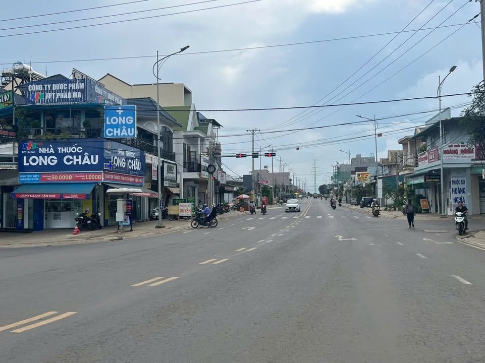 Nhà mặt tiền Trường Chinh, Đức Trọng 136m² giá 5.5 tỷ - Kinh doanh sầm uất!