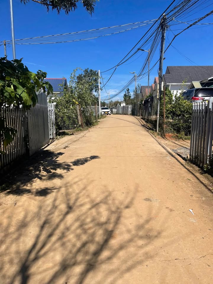 Đất hẻm Đan Kia, Đà Lạt 300m² giá 2.7 tỷ - Lô góc 2 mặt tiền, nhà tiền chế sẵn