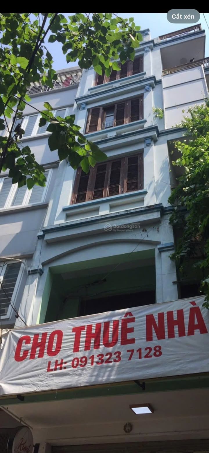 Cho thuê toà nhà văn phòng tại số 82 ngõ Núi Trúc, 45m² - Vị trí thuận lợi, giao thông dễ dàng!