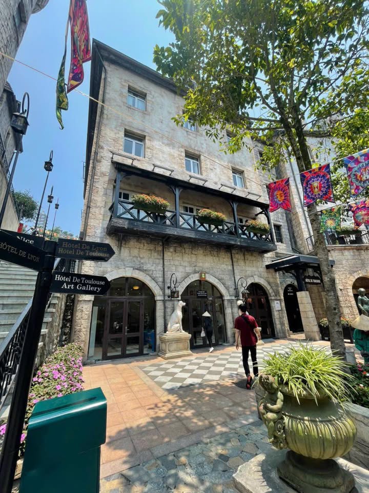 Cho thuê FrontHouse 1000m² mặt phố Phạm Văn Đồng - Cơ hội kinh doanh lý tưởng!