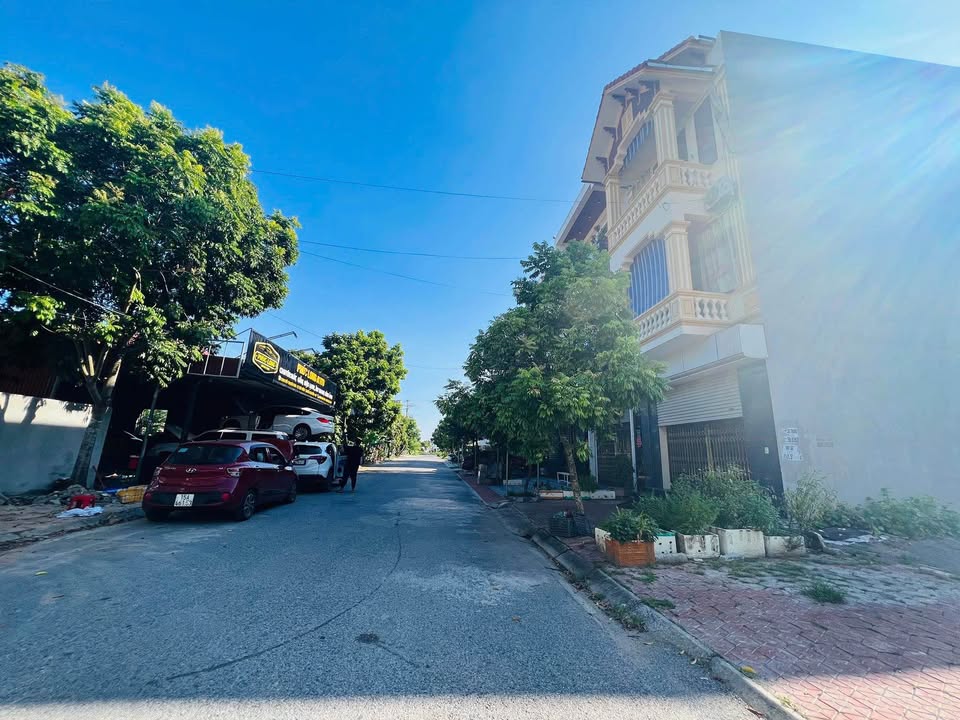 Đất nền Núi Đèo 92.5m² giá 5 tỷ - Đầu tư kinh doanh thuận lợi!