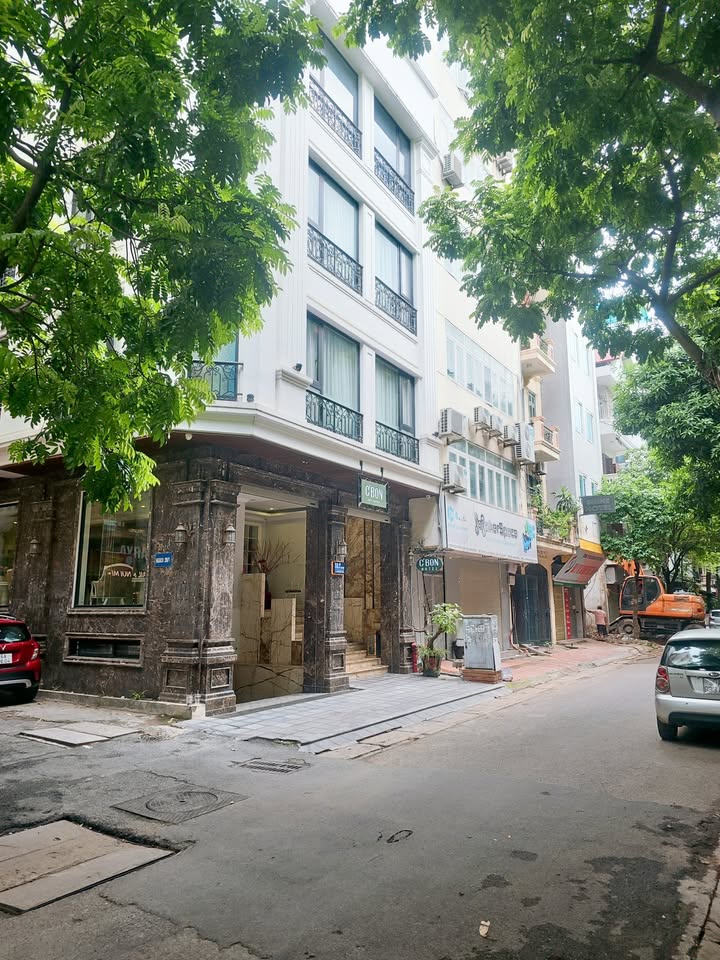 Nhà phố Nghĩa Đô, Hoàng Quốc Việt 58m² giá 21 tỷ - Lô góc, thang máy, ô tô tránh!