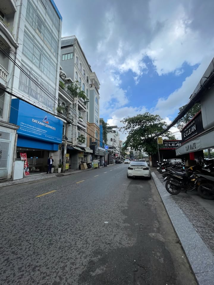 Nhà phố mặt tiền Nguyễn Cửu Vân 51m² giá 17.5 tỷ - Vị trí đắc địa kinh doanh