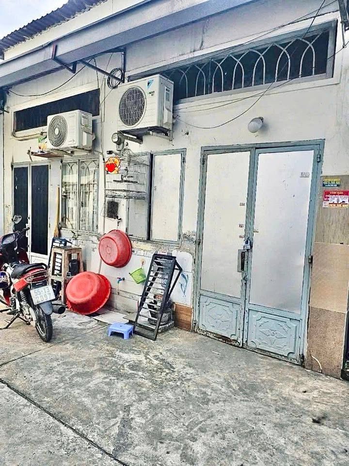 Nhà 2 tầng đường Tân Thới Hiệp 22, quận 12, 52m² giá 4 tỷ - Sổ hồng riêng, tiện ích đầy đủ!