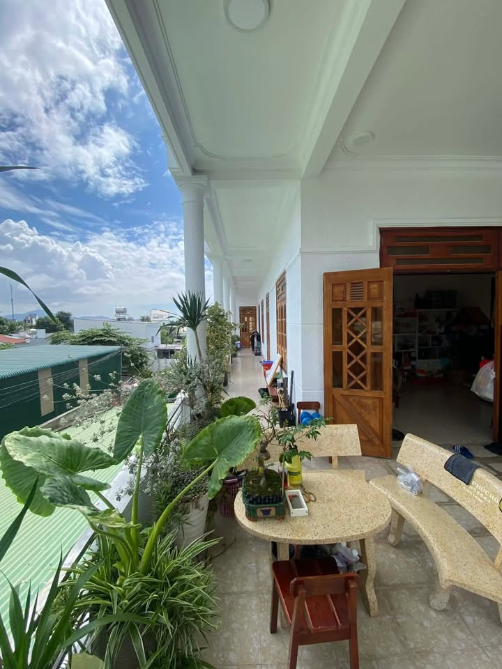 Nhà mặt tiền đường 3/4, Cam Linh, 281.2m² giá 7 tỷ - Thiết kế hiện đại, đầy đủ tiện nghi!