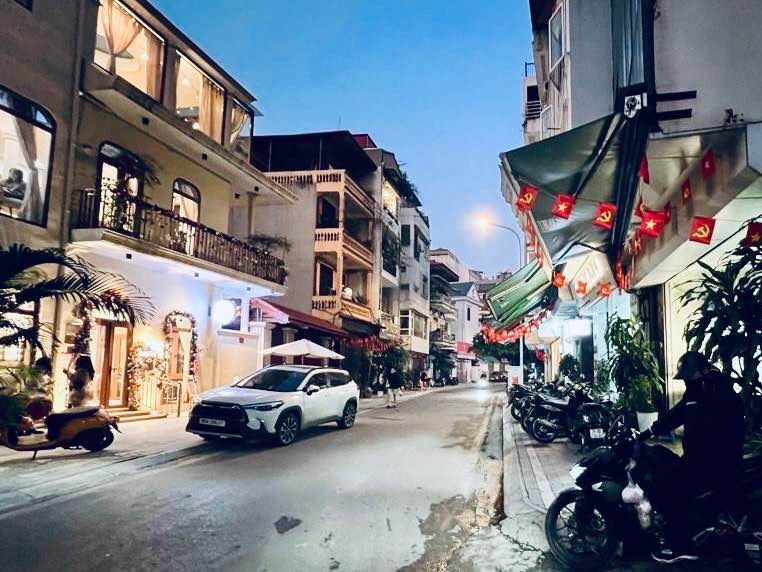 Nhà phố Hoàng Quốc Việt, Cầu Giấy 59m² giá 19 tỷ - Kinh doanh sầm uất!