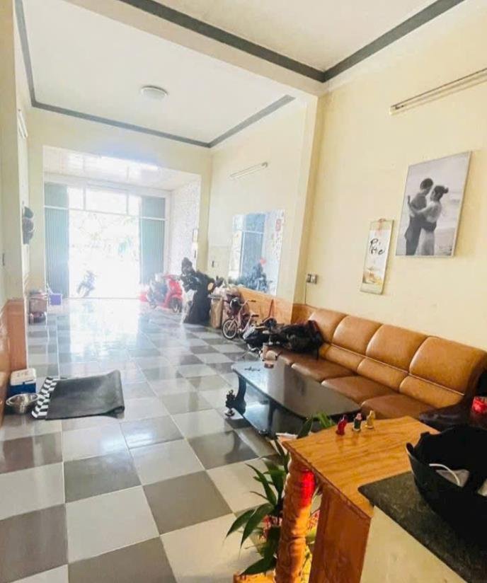Nhà 3 tầng mặt tiền Thống Nhất, Pleiku 80m² giá 4.7 tỷ - Kinh doanh thuận lợi!