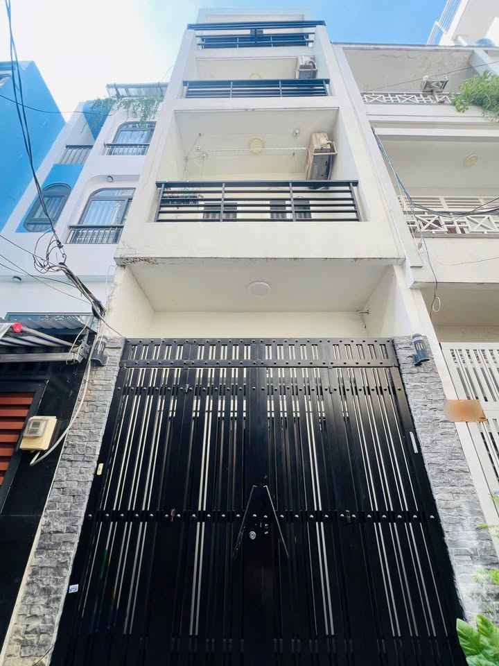 Nhà phố Nguyễn Trãi, Quận 5, 35m² giá 6 tỷ - Vị trí đắc địa gần Metro Bến Thành!