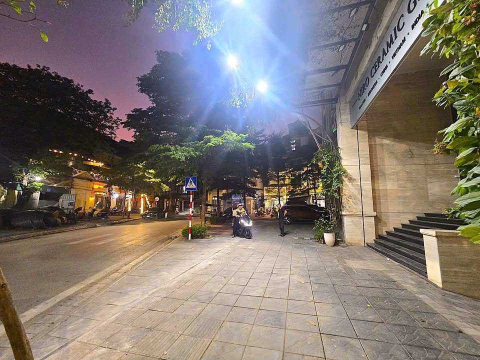 Bán nhà FrontHouse quận Ba Đình 86m² giá 40 tỷ - Vị trí siêu hiếm, ô tô vào tận nhà!