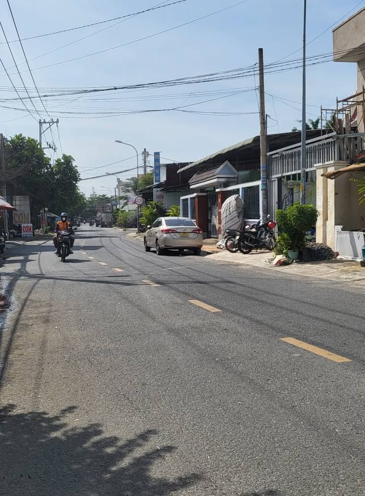 Nhà mặt tiền Lâm Thị Hố, quận 12, 125m² giá 7.3 tỷ - Lô góc hiếm có!