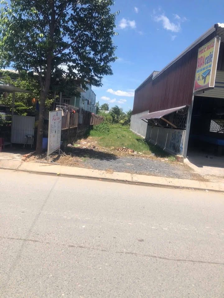 Đất mặt tiền đường Giồng Lớn, Đức Hòa 175m² giá 3.65 tỷ - Cơ hội kinh doanh tuyệt vời!