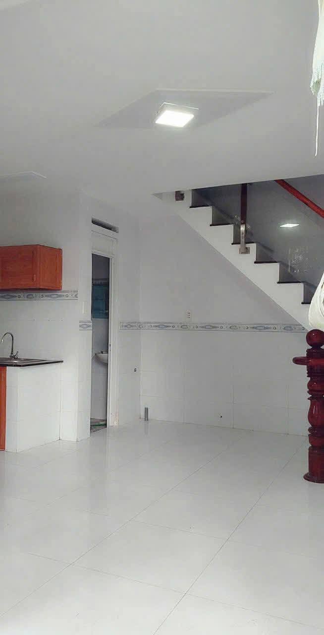 Nhà riêng Dĩ An 24m² giá 870 triệu - Gần trường học, chợ Dĩ An 1!