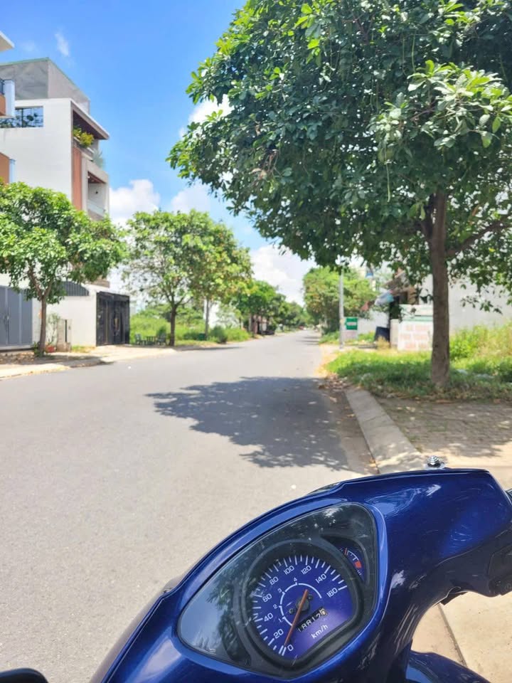 Nhà phố bán gấp tại Bình Chánh, 115m² giá 8.6 tỷ - Khu dân trí cao!