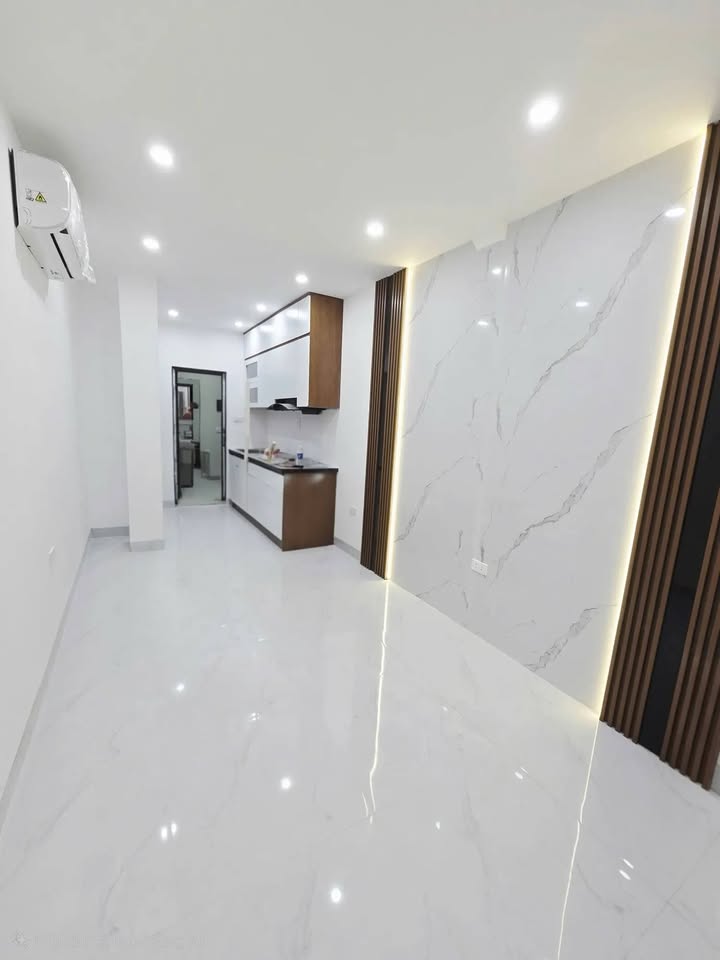 Căn hộ Khu Tập Thể Nghĩa Tân, Trần Cung 75m² giá 5.85 tỷ - Full nội thất cao cấp, vào ở ngay!